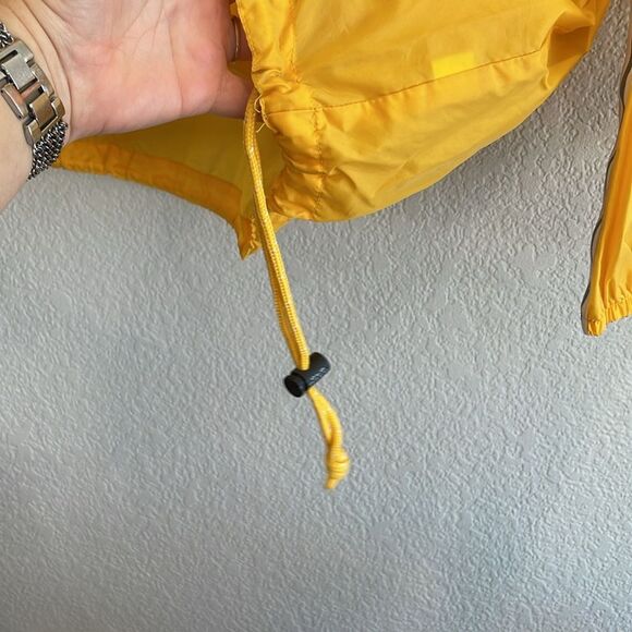 Old Navy Vintage 90s Yellow Packable Anorak Windbreaker Pullover Size Medium - Picture 4 of 10
